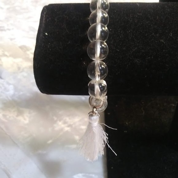 NEW*CLEAR GLASS BEADED ELASTIC TASSELED BRACELET*HAND CRAFTED - Picture 2 of 4